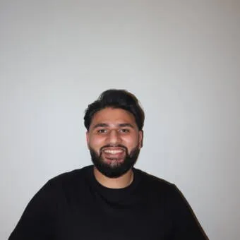 Portrett av Zeeshan fra Fade & Flow.
